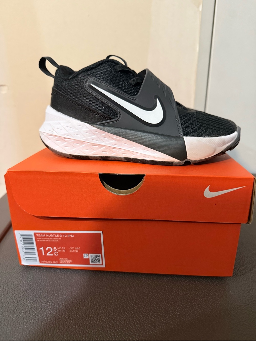 12.5 kids basketball sneakers, Nike - Picture 2 of 2